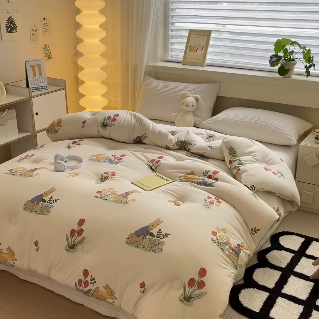 91家纺网 家纺一手货源 找家纺 暖生活 2025新款牛奶针织棉四季被冬被 花丛兔