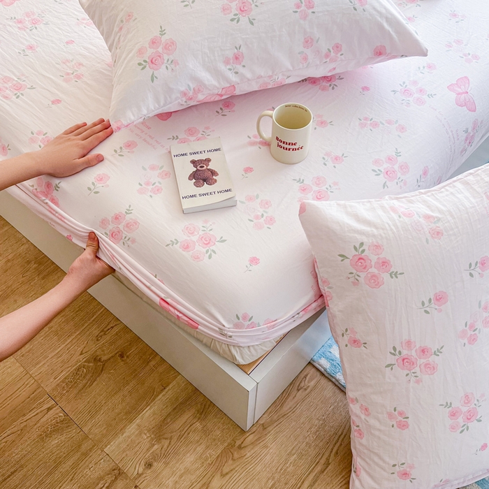 91家纺网 家纺一手货源 找家纺 鼎丰家纺 2025新款90克超柔软糯印花单床笠系列 碟影梦