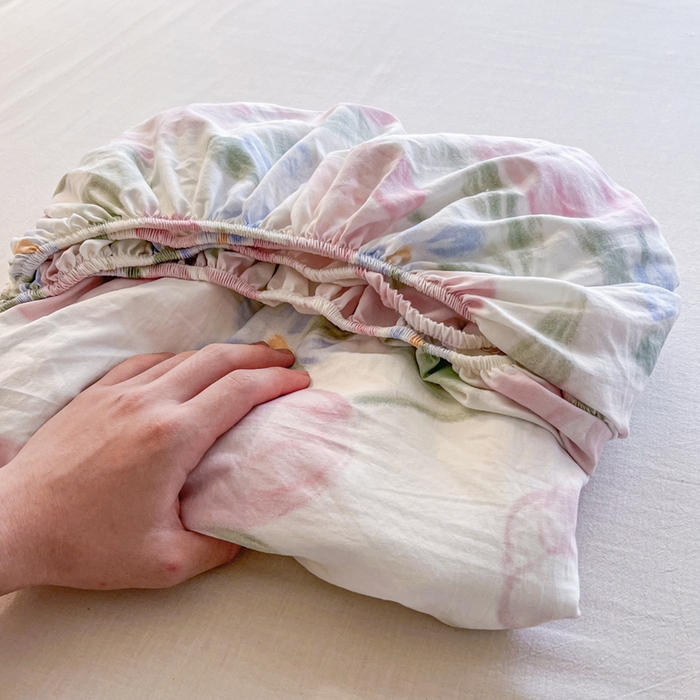 91家纺网 家纺一手货源 找家纺 鼎丰家纺 2025新款90克超柔软糯印花单床笠系列 花暮