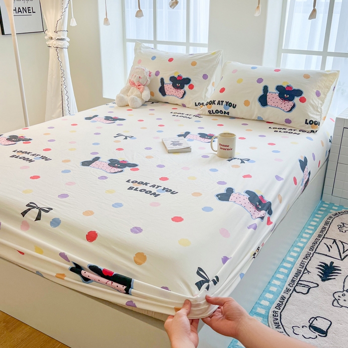 91家纺网 家纺一手货源 找家纺 鼎丰家纺 2025新款90克超柔软糯印花单床笠系列 波点小狗