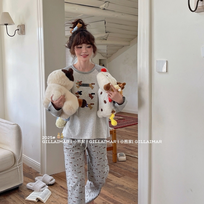91家纺网 家纺一手货源 找家纺 妍景家居生活馆 2025新款小熊家-腊肠家居服 小熊家-腊肠-灰色