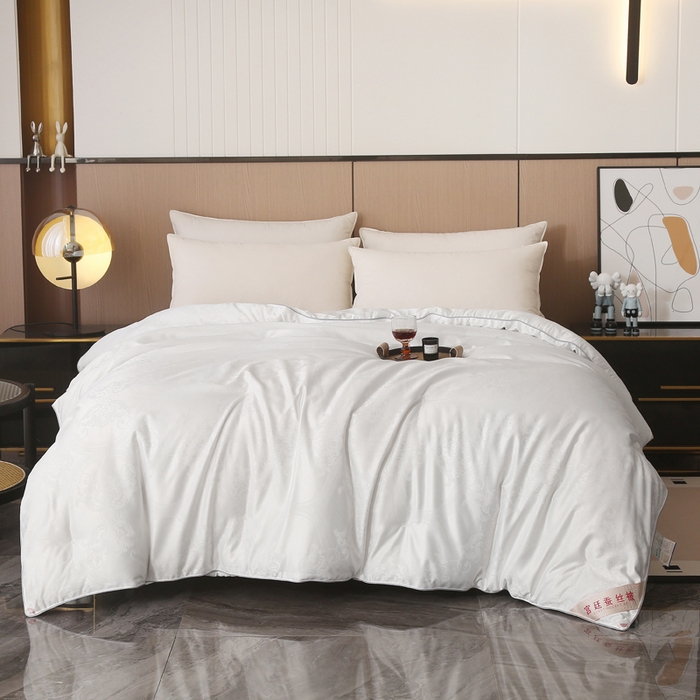 91家纺网 家纺一手货源 找家纺 越宏顺 2025新款60S全棉莫代尔提花.被手工订花.被子母被 白色