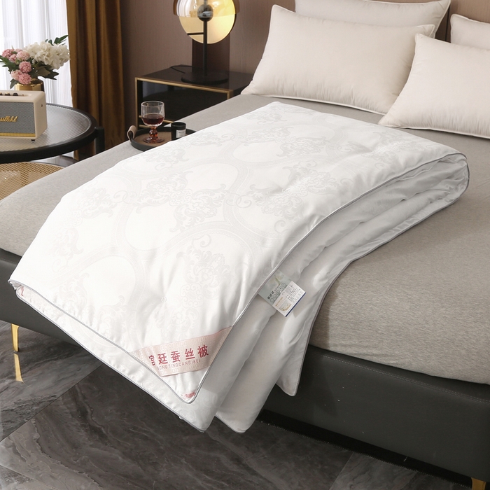91家纺网 家纺一手货源 找家纺 越宏顺 2025新款60S全棉莫代尔提花.被手工订花.被子母被 白色