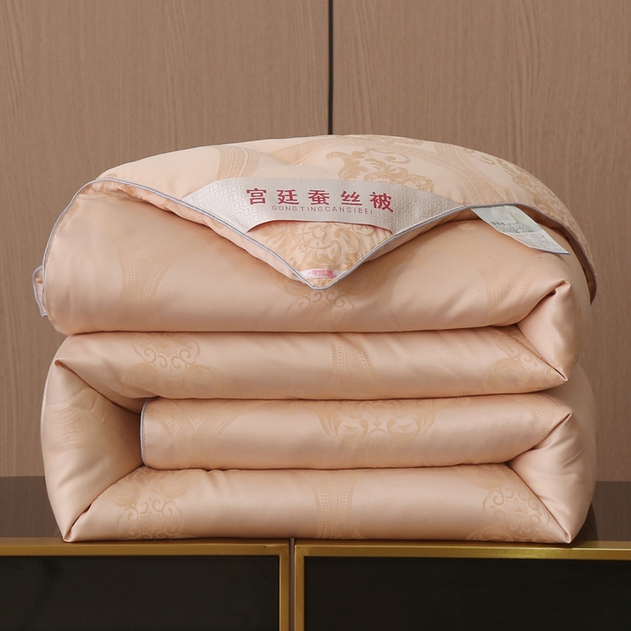 91家纺网 家纺一手货源 找家纺 越宏顺 2025新款60S全棉莫代尔提花.被手工订花.被子母被 金色