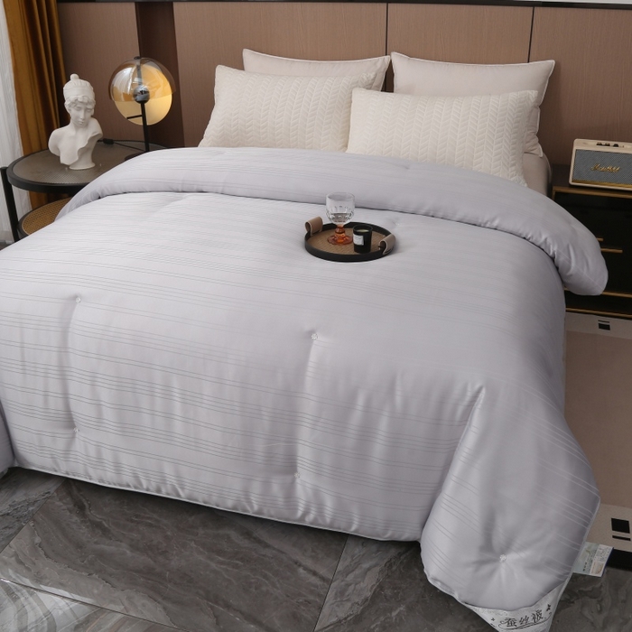 91家纺网 家纺一手货源 找家纺 越宏顺 2025新款全棉缎条.被桑.被春秋被双人子母被二合一冬被 灰色