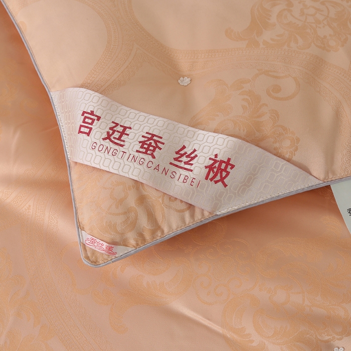 91家纺网 家纺一手货源 找家纺 越宏顺 2025新款60S全棉莫代尔提花.被手工订花.被子母被 金色