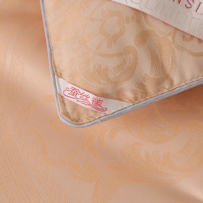 91家纺网 家纺一手货源 找家纺 越宏顺 2025新款60S全棉莫代尔提花.被手工订花.被子母被 金色