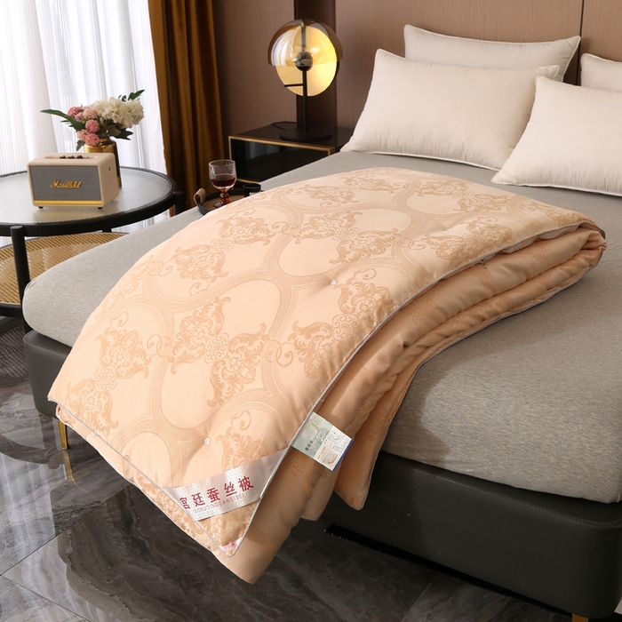 91家纺网 家纺一手货源 找家纺 越宏顺 2025新款60S全棉莫代尔提花.被手工订花.被子母被 金色