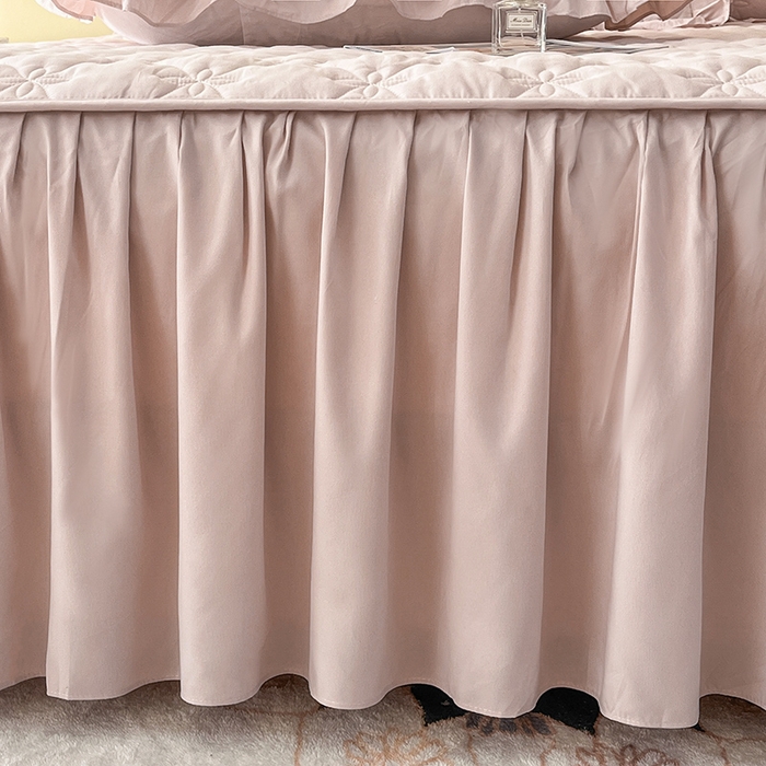 91家纺网 家纺一手货源 找家纺 鼎丰家纺 2025新款水洗磨毛夹棉床裙套件-曼可系列 曼可-粉色