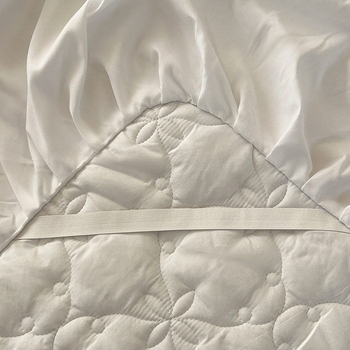 91家纺网 家纺一手货源 找家纺 鼎丰家纺 2025新款水洗磨毛夹棉床裙套件-曼可系列 曼可-白色