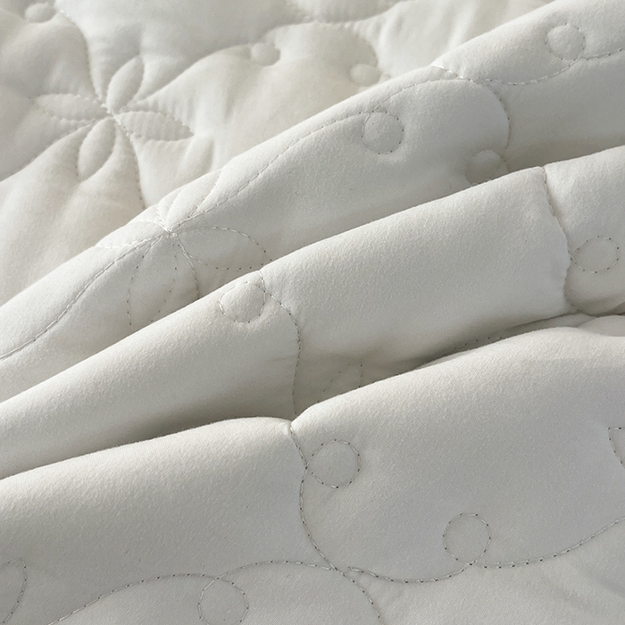 91家纺网 家纺一手货源 找家纺 鼎丰家纺 2025新款水洗磨毛夹棉床裙套件-曼可系列 曼可-白色