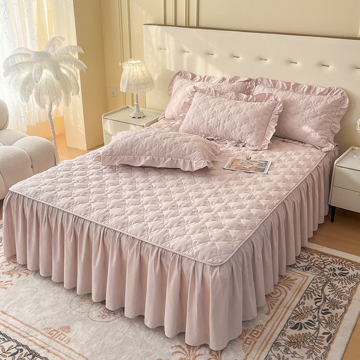 91家纺网 家纺一手货源 找家纺 鼎丰家纺 2025新款水洗磨毛夹棉床裙套件-曼可系列 曼可-粉色