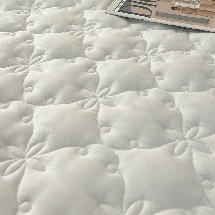 91家纺网 家纺一手货源 找家纺 鼎丰家纺 2025新款水洗磨毛夹棉床裙套件-曼可系列 曼可-白色