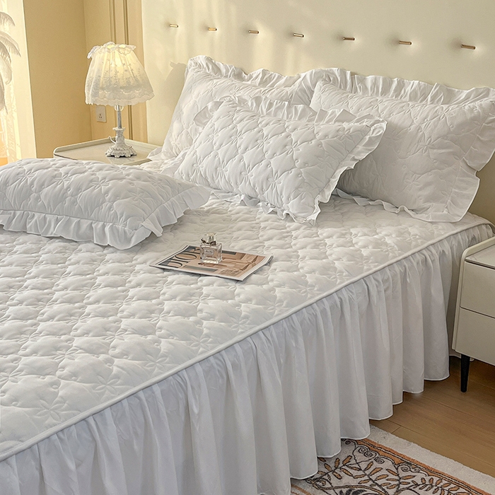 91家纺网 家纺一手货源 找家纺 鼎丰家纺 2025新款水洗磨毛夹棉床裙套件-曼可系列 曼可-白色