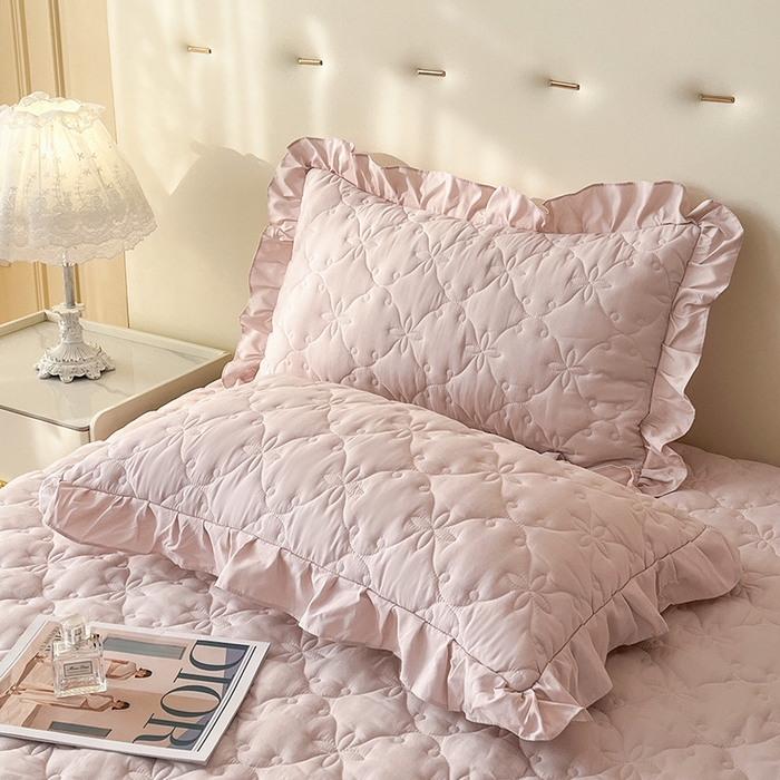 91家纺网 家纺一手货源 找家纺 鼎丰家纺 2025新款水洗磨毛夹棉床裙套件-曼可系列 曼可-粉色