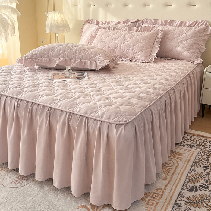 91家纺网 家纺一手货源 找家纺 鼎丰家纺 2025新款水洗磨毛夹棉床裙套件-曼可系列 曼可-粉色