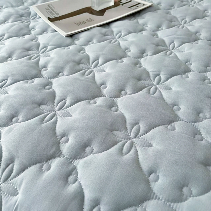 91家纺网 家纺一手货源 找家纺 鼎丰家纺 2025新款水洗磨毛夹棉床裙套件-曼可系列 曼可-灰色