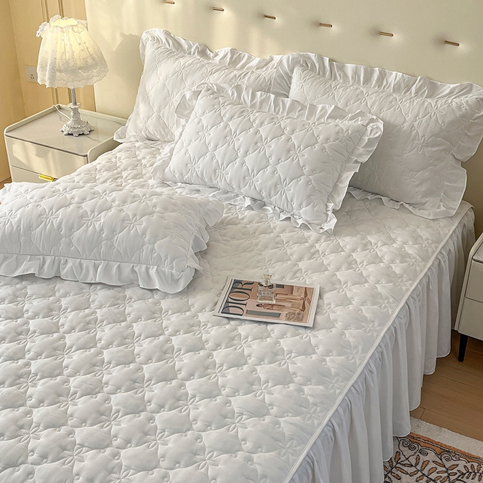 91家纺网 家纺一手货源 找家纺 鼎丰家纺 2025新款水洗磨毛夹棉床裙套件-曼可系列 曼可-白色