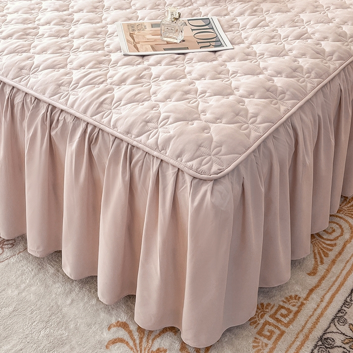 91家纺网 家纺一手货源 找家纺 鼎丰家纺 2025新款水洗磨毛夹棉床裙套件-曼可系列 曼可-粉色