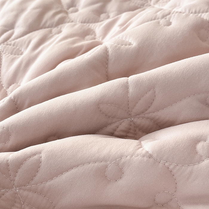 91家纺网 家纺一手货源 找家纺 鼎丰家纺 2025新款水洗磨毛夹棉床裙套件-曼可系列 曼可-粉色