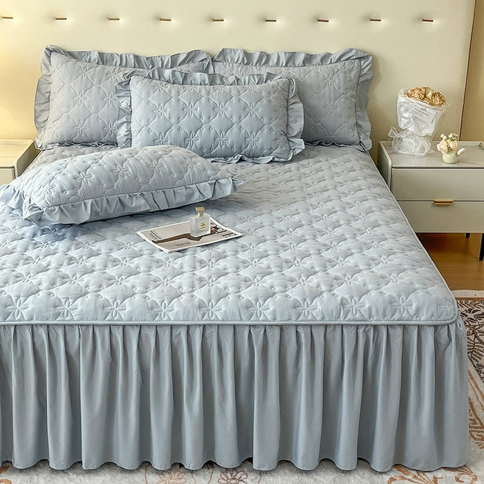 91家纺网 家纺一手货源 找家纺 鼎丰家纺 2025新款水洗磨毛夹棉床裙套件-曼可系列 曼可-灰色