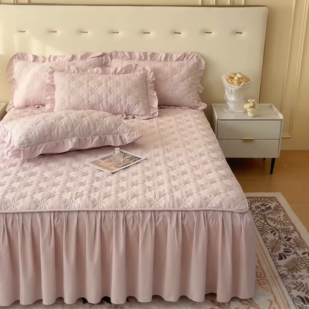 91家纺网 家纺一手货源 找家纺 鼎丰家纺 2025新款水洗磨毛夹棉床裙套件-曼可系列 曼可-粉色