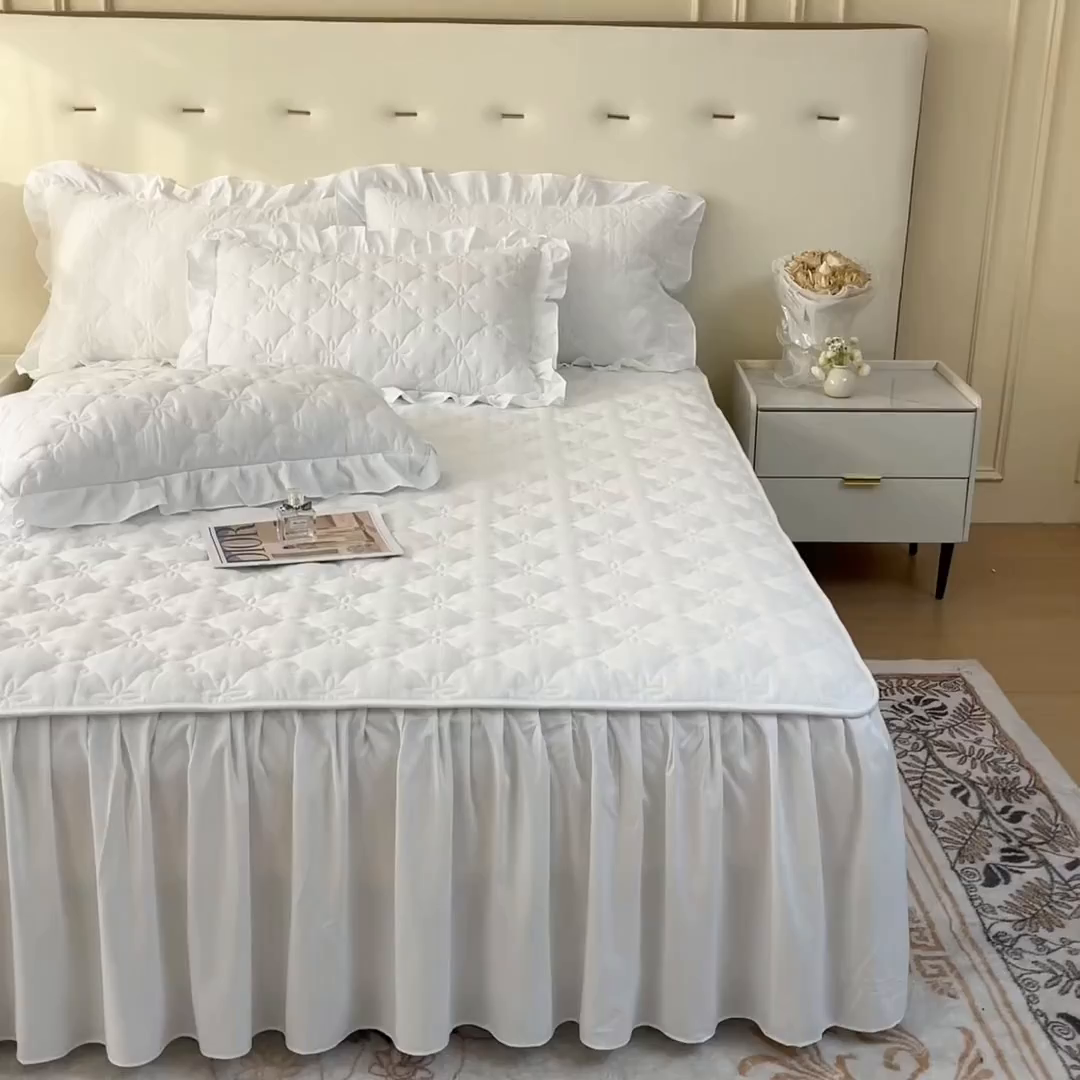 91家纺网 家纺一手货源 找家纺 鼎丰家纺 2025新款水洗磨毛夹棉床裙套件-曼可系列 曼可-白色