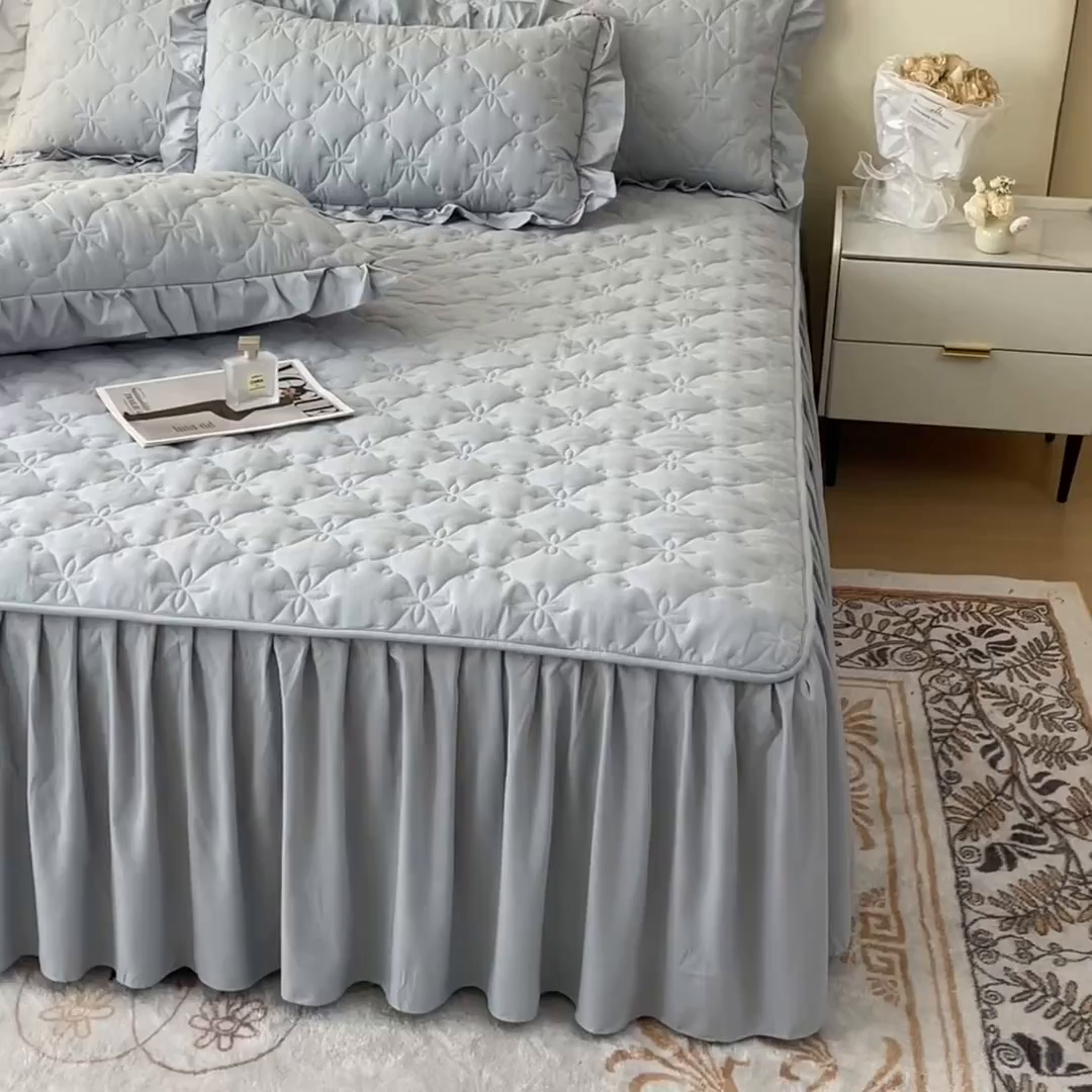 91家纺网 家纺一手货源 找家纺 鼎丰家纺 2025新款水洗磨毛夹棉床裙套件-曼可系列 曼可-灰色