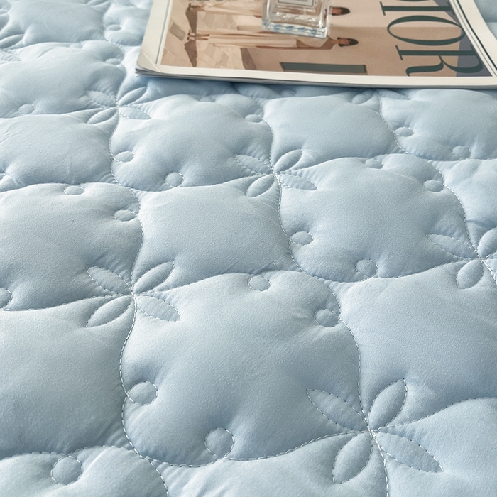 91家纺网 家纺一手货源 找家纺 鼎丰家纺 2025新款水洗磨毛夹棉床裙套件-曼可系列 曼可-天蓝