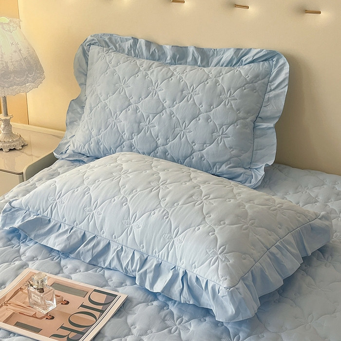 91家纺网 家纺一手货源 找家纺 鼎丰家纺 2025新款水洗磨毛夹棉床裙套件-曼可系列 曼可-天蓝