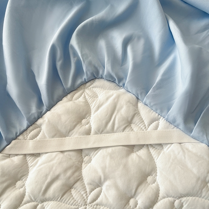 91家纺网 家纺一手货源 找家纺 鼎丰家纺 2025新款水洗磨毛夹棉床裙套件-曼可系列 曼可-天蓝