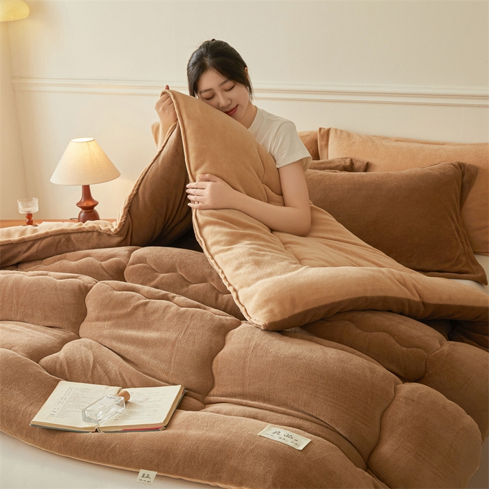 91家纺网 家纺一手货源 找家纺 吉祥家纺 2025新款牛奶绒冬被系列被子被芯 咖啡