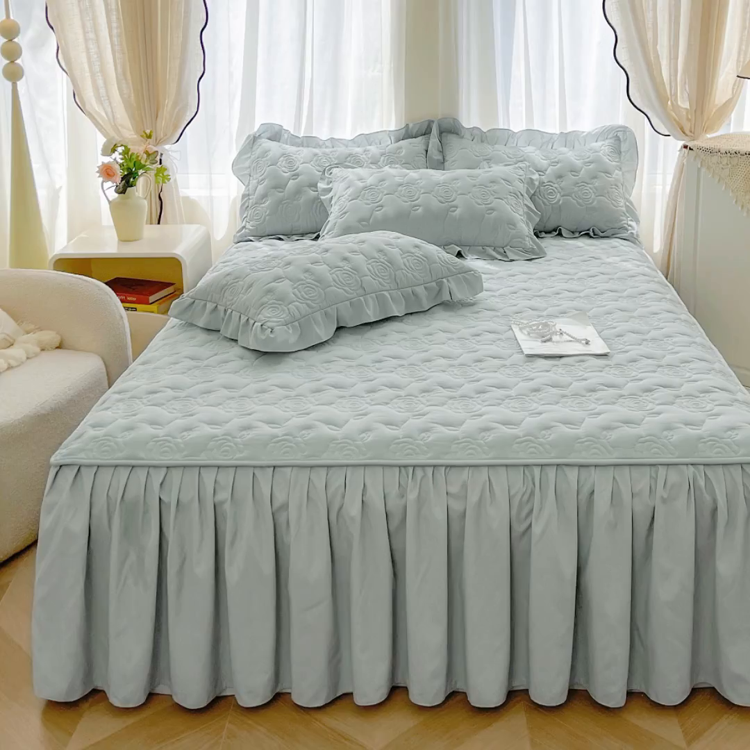 91家纺网 家纺一手货源 找家纺 鼎丰家纺 2025新款纯色夹棉床裙-玫瑰之恋 玫瑰之恋-浅灰