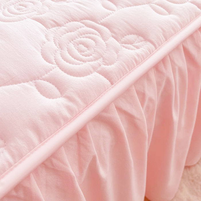 91家纺网 家纺一手货源 找家纺 鼎丰家纺 2025新款纯色夹棉床裙-玫瑰之恋 玫瑰之恋-粉