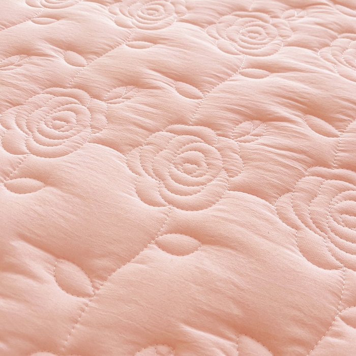 91家纺网 家纺一手货源 找家纺 鼎丰家纺 2025新款纯色夹棉床裙-玫瑰之恋 玫瑰之恋-橘粉