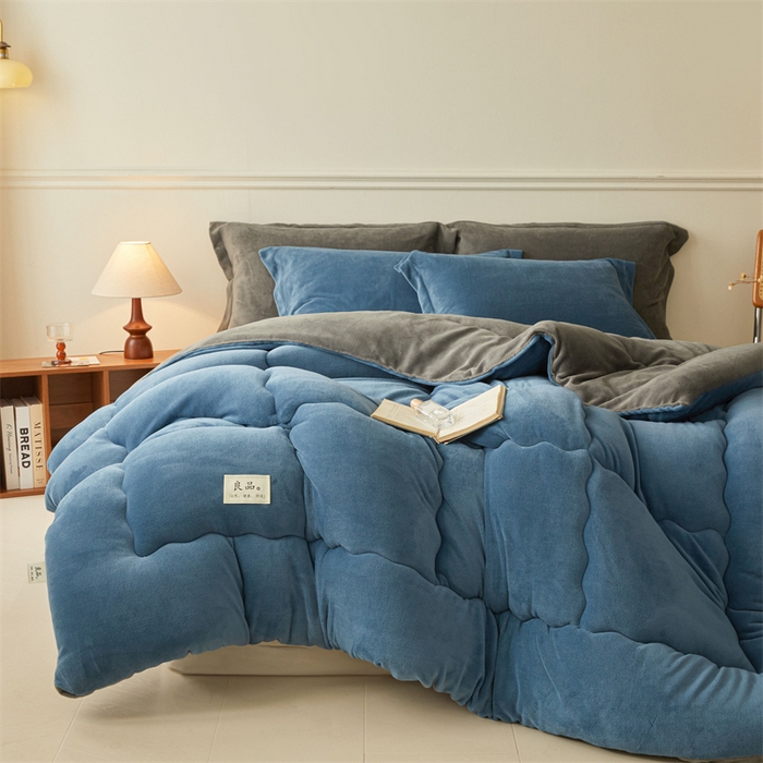 91家纺网 家纺一手货源 找家纺 吉祥家纺 2025新款牛奶绒冬被系列被子被芯 莫兰迪蓝灰