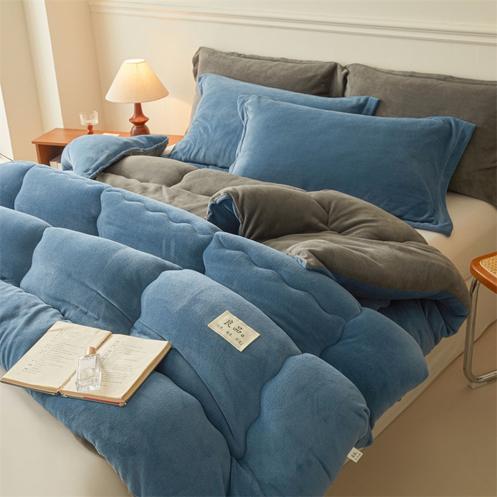 91家纺网 家纺一手货源 找家纺 吉祥家纺 2025新款牛奶绒冬被系列被子被芯 莫兰迪蓝灰