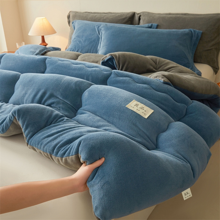 91家纺网 家纺一手货源 找家纺 吉祥家纺 2025新款牛奶绒冬被系列被子被芯 莫兰迪蓝灰