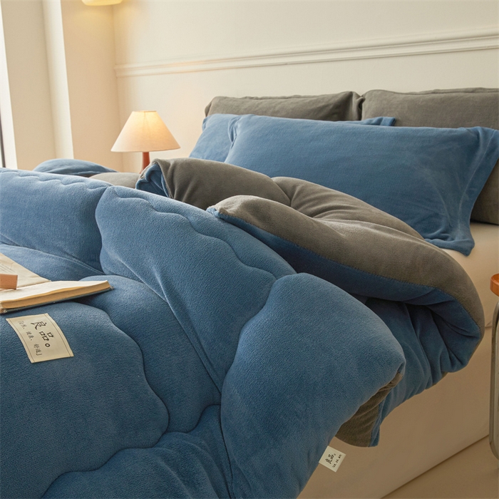 91家纺网 家纺一手货源 找家纺 吉祥家纺 2025新款牛奶绒冬被系列被子被芯 莫兰迪蓝灰