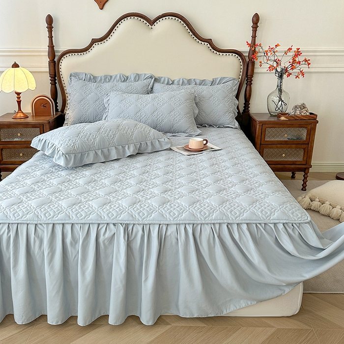 91家纺网 家纺一手货源 找家纺 鼎丰家纺 2025新款纯色夹棉床裙-格影 格影-浅灰