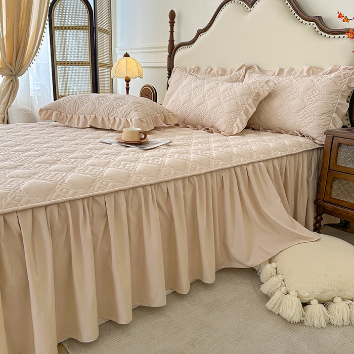 91家纺网 家纺一手货源 找家纺 鼎丰家纺 2025新款纯色夹棉床裙-格影 格影-卡其