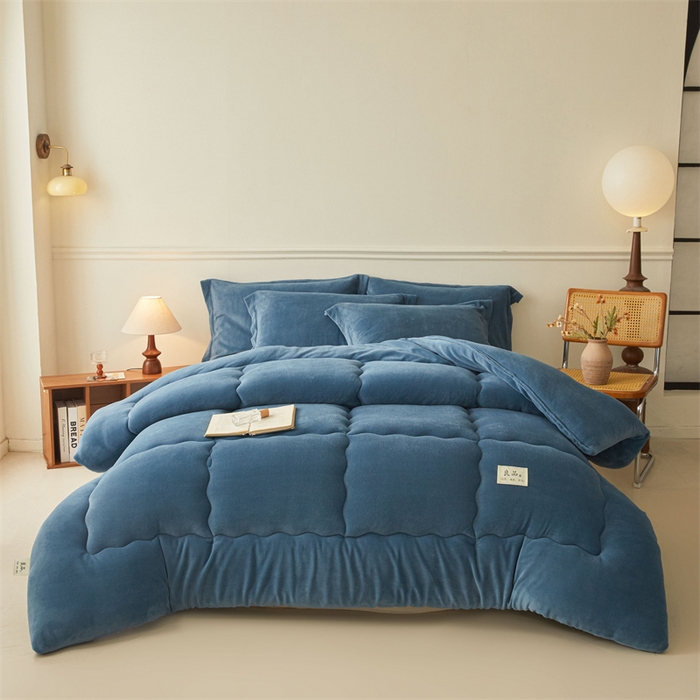 91家纺网 家纺一手货源 找家纺 吉祥家纺 2025新款牛奶绒冬被系列被子被芯 优雅蓝