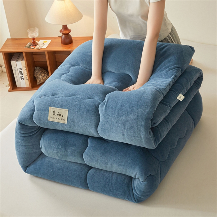 91家纺网 家纺一手货源 找家纺 吉祥家纺 2025新款牛奶绒冬被系列被子被芯 优雅蓝