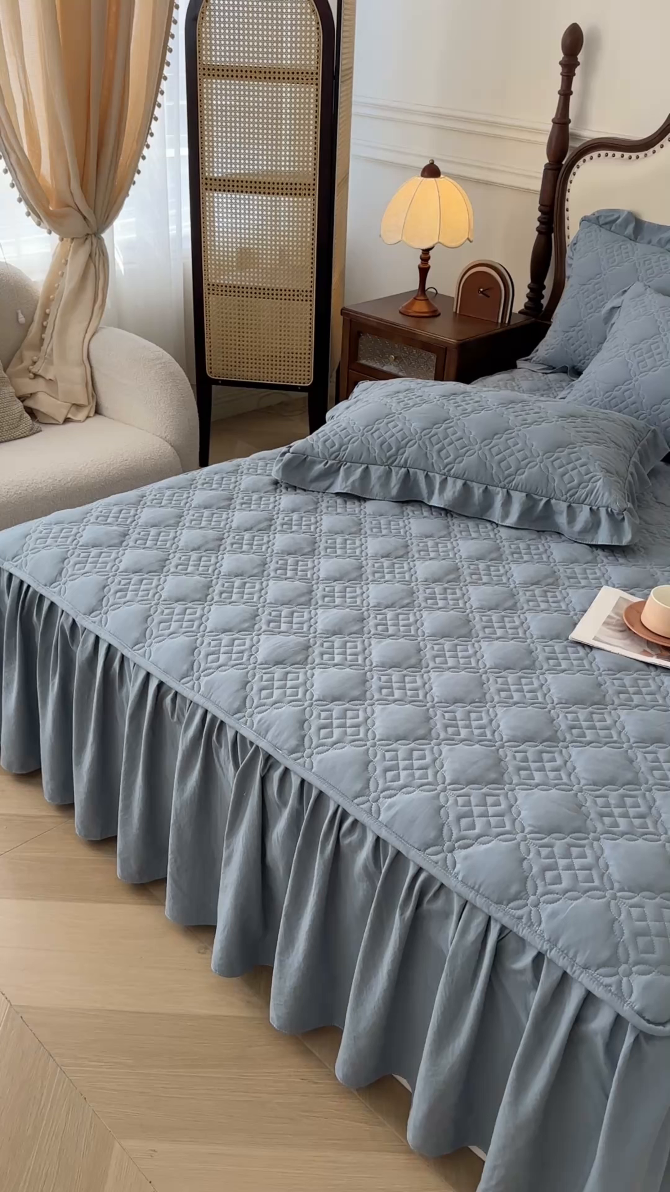 91家纺网 家纺一手货源 找家纺 鼎丰家纺 2025新款纯色夹棉床裙-格影 格影-蓝