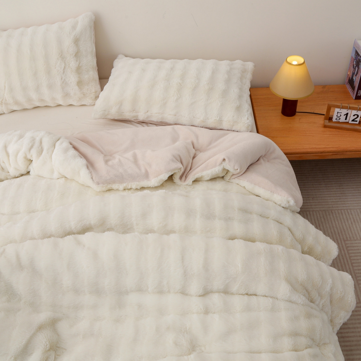 91家纺网 家纺一手货源 找家纺 （总）亚龙工厂店 2025新款亲肤舒适兔兔绒被子被芯三件套