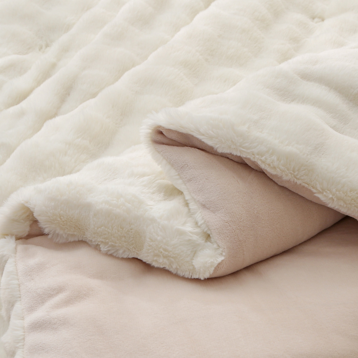 91家纺网 家纺一手货源 找家纺 （总）亚龙工厂店 2025新款亲肤舒适兔兔绒被子被芯三件套