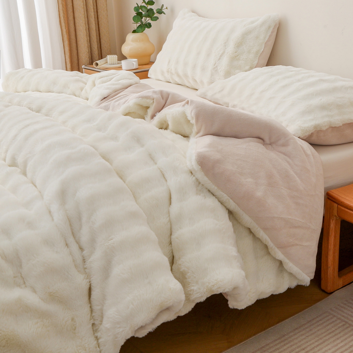 91家纺网 家纺一手货源 找家纺 （总）亚龙工厂店 2025新款亲肤舒适兔兔绒被子被芯三件套