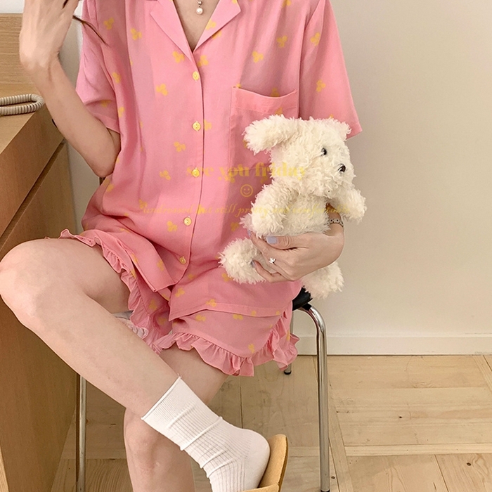 91家纺网 家纺一手货源 找家纺 妍景家居生活馆 2025新款韩系小翻领樱桃套装 韩系翻领小樱桃-粉色