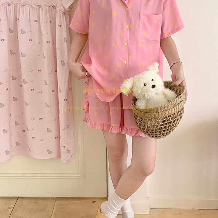 91家纺网 家纺一手货源 找家纺 妍景家居生活馆 2025新款韩系小翻领樱桃套装 韩系翻领小樱桃-粉色