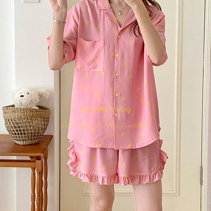 91家纺网 家纺一手货源 找家纺 妍景家居生活馆 2025新款韩系小翻领樱桃套装 韩系翻领小樱桃-粉色